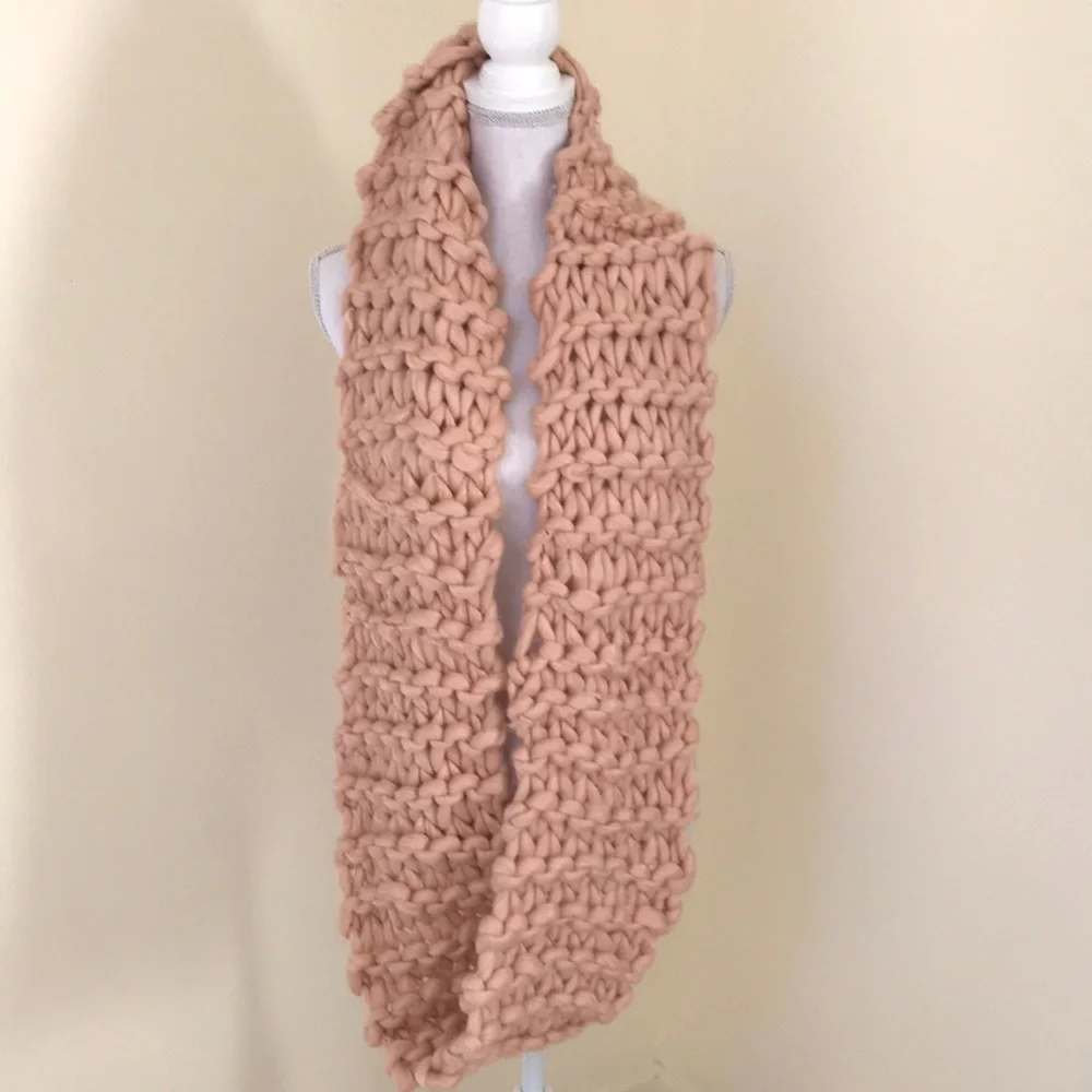 New! VINCE CAMUTO O/S Blush interwoven thick scarf